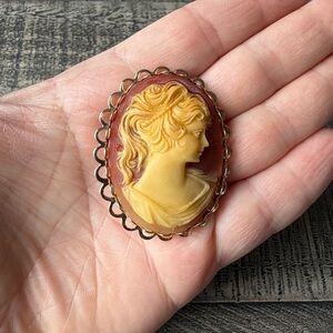 Vintage Cameo Brooch